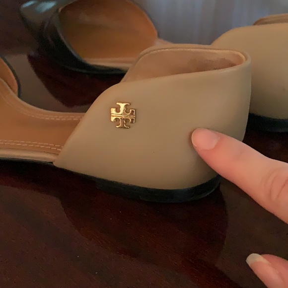 Tory Burch Two-Tone Black / Clay Beige Leather Flats - Picture 15 of 15